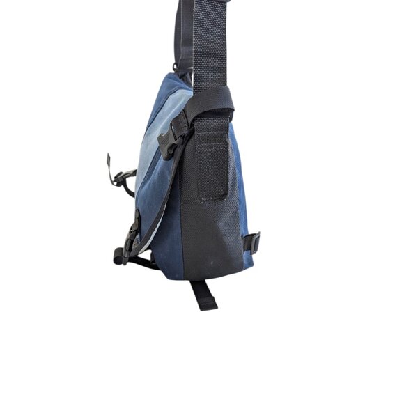 Timbuk2 2-toned Blue Messenger back with adjustable shoulder strap - Picture 10 of 10